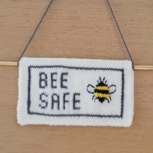 BEE SAFE plaque: Downloadable knitting pattern